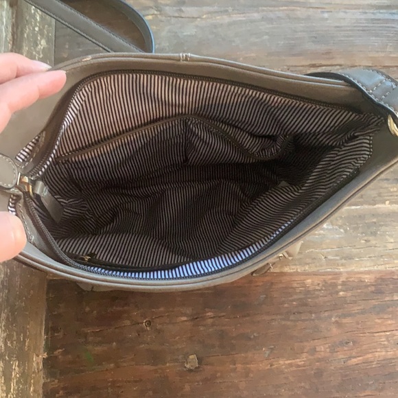 Louenhide vegan leather crossbody in grey - Picture 3 of 5